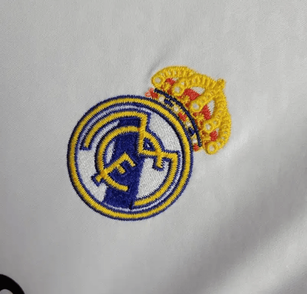 Kit local del Real Madrid 24/25